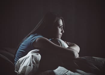 体验失眠的女人
